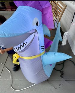 nflatable Halloween Shark with LED Light – Like New! 🦈🎃