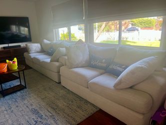 2 large cream sectional piece (SOFA)