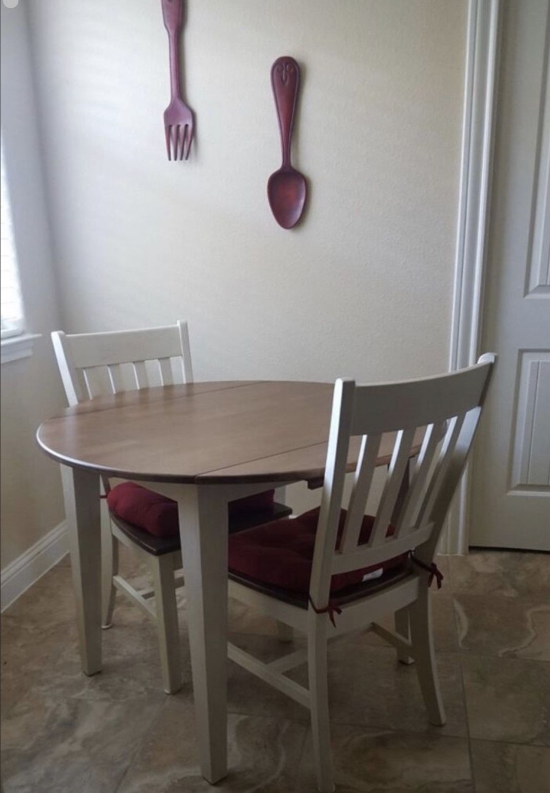 Small Kitchen Table & 2 chairs
