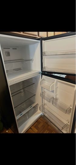 Top Freezer Refrigerator Black