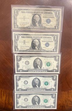 Random U.S. currency