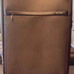 Luggage New But Wheels A But Dirty Large Size Suitcase