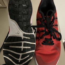 Nikes Size 5 MUST GO