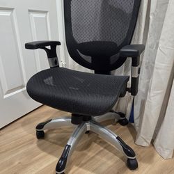 Staples Hyken Ergonomic Mesh Swivel Task Chair
