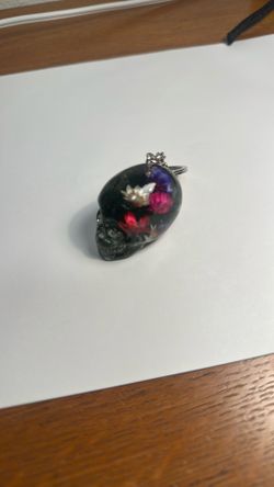 Dried floral skull key chain ( Resin