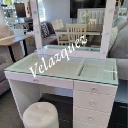 ✅️White Makeup Vanity Set with Lighted Mirror (Stool not included)✅️✅️