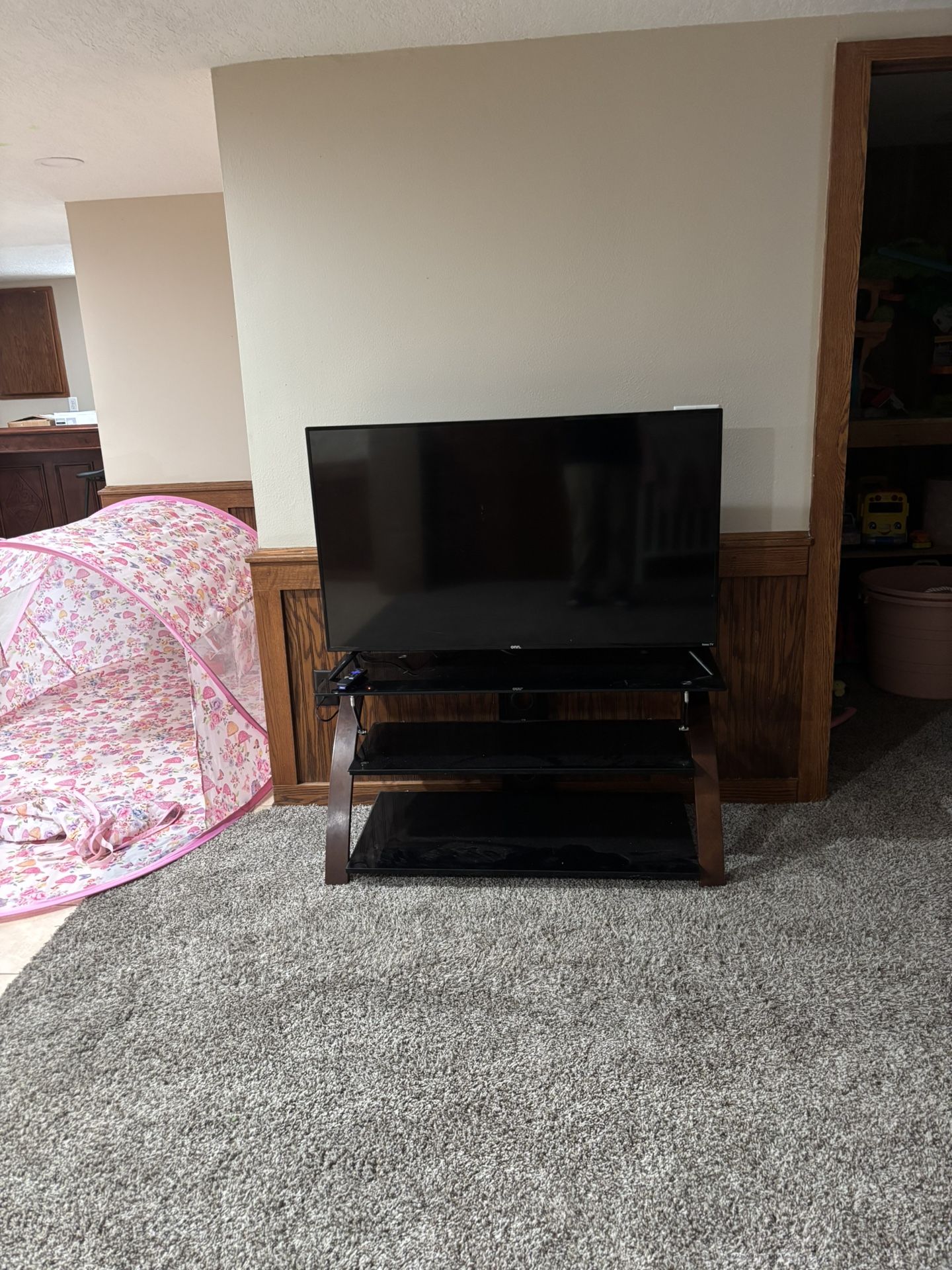 50” Roku Tv And Nice Heavy Duty Tv Stand