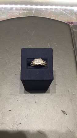 14k white Gold Ladies Ring