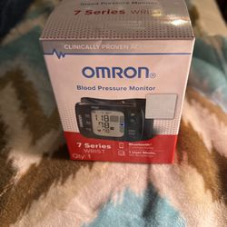 Omron 7 Series Wrist Cuff Blood Pressure Monitor 