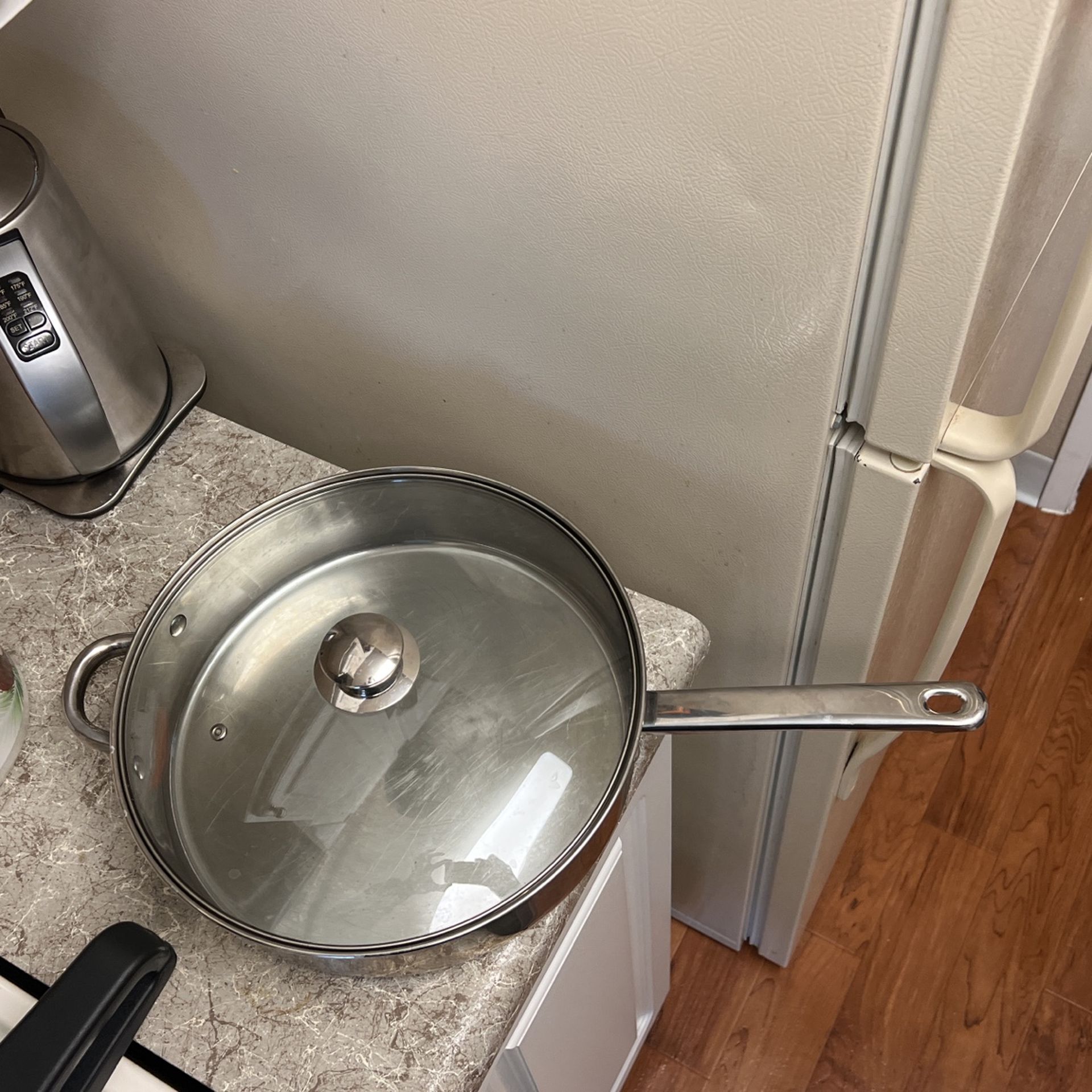 12” Inch Pan and Lid Barely Used