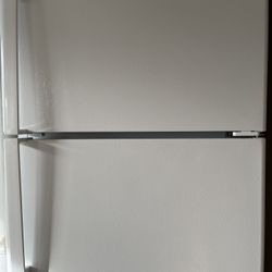 GE Refrigerator 