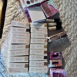 New MORPHE Make Up In Box Eyeshadow Palette,lip Gloss And Lip  Pencil.. The Foundation Comes In Different Shades From Light To Darker All New In Box 