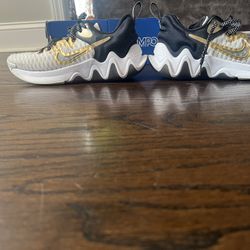 Nike Giannis Immortality Sneakers Size 8.5 Men’s 