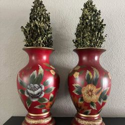 2 beautiful vases 
