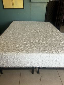 CAMA QUEEN CON BASE DE FIERRO COMO NUEVA