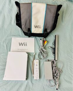 Nintendo Wii Console Bundle with Bag