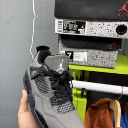 Jordan 4 Retro Grey