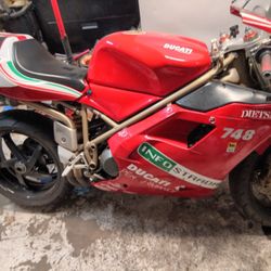 1999 Ducati Desmoquattro 748