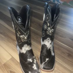 rock em cowhide boots 9.5