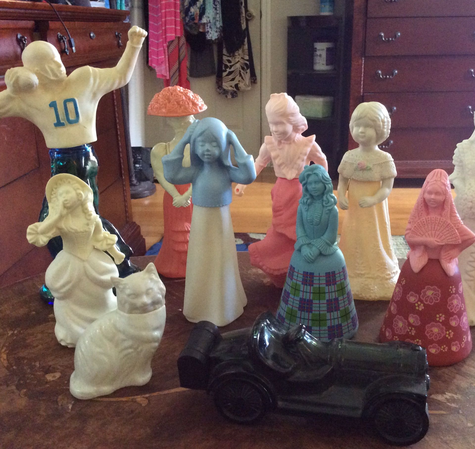 Vintage Avon decanters... 40 in all ! See all pictures