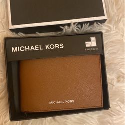 Authentic Michael Kors Fold WALLET W/ID 