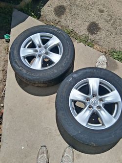 2016 Nissan Quest Rims and Tires
