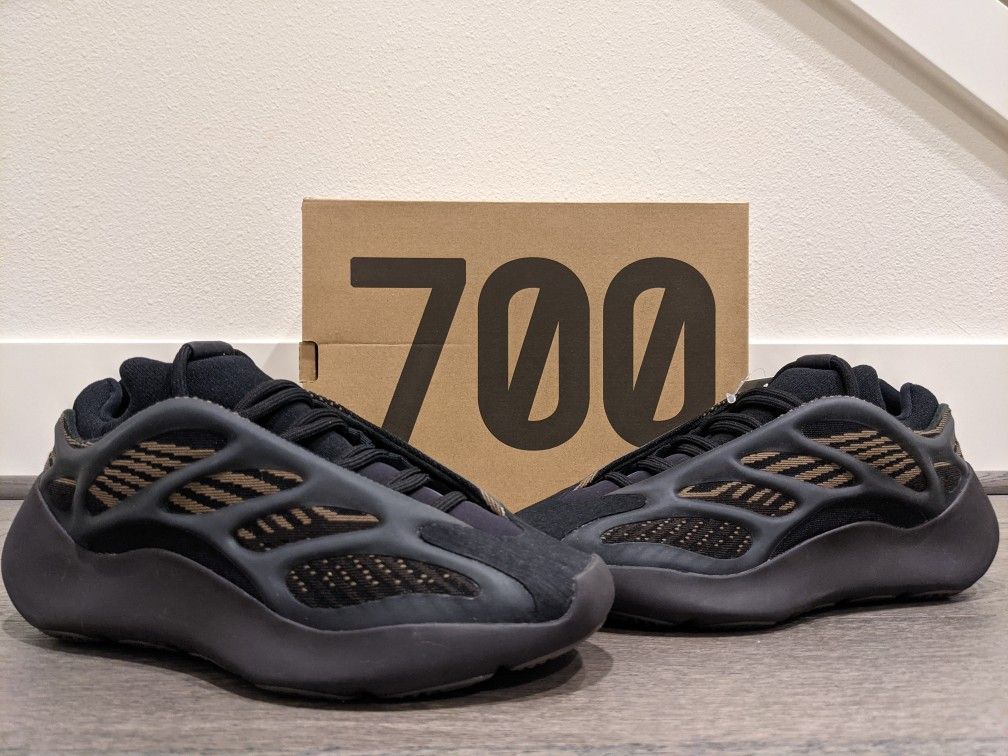 Adidas Yeezy 700 V3 “Clay Brown" GY0189 - Size 6