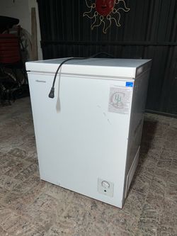 Hisense 5 cu ft Garage Ready Chest Freezer- White