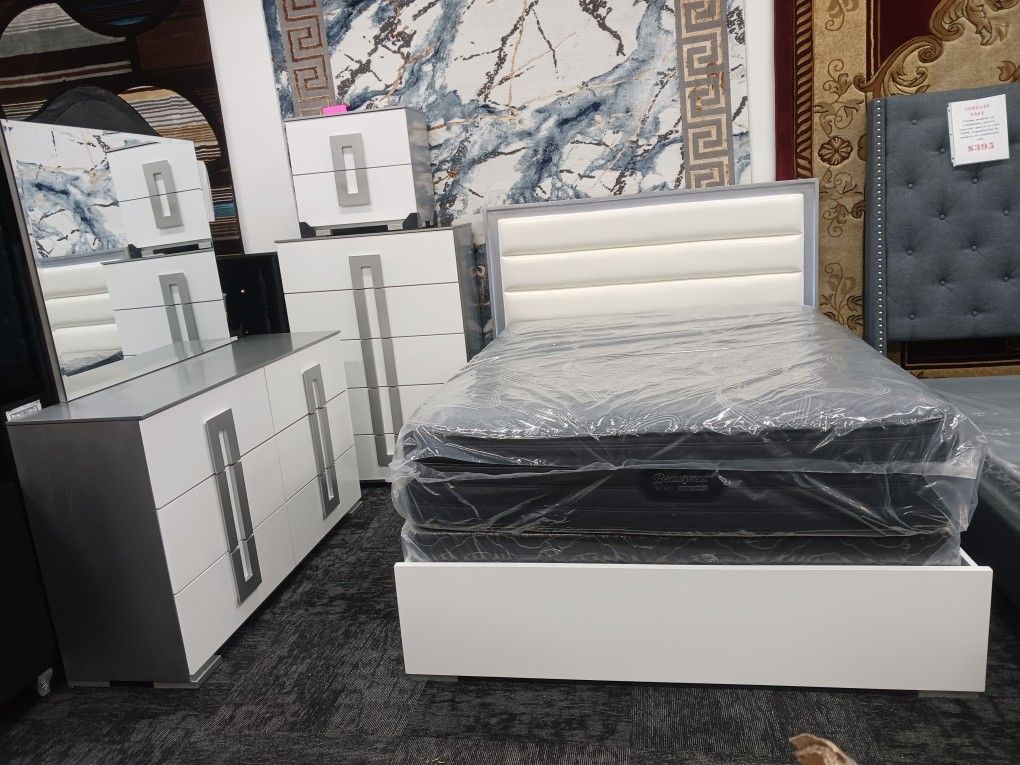 New Stock Special Modern Queen Size 5pc Bedroom Set Special