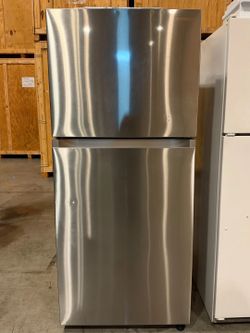 SAMSUNG 18 CU. FT TOP FREEZER REFRIGERATOR