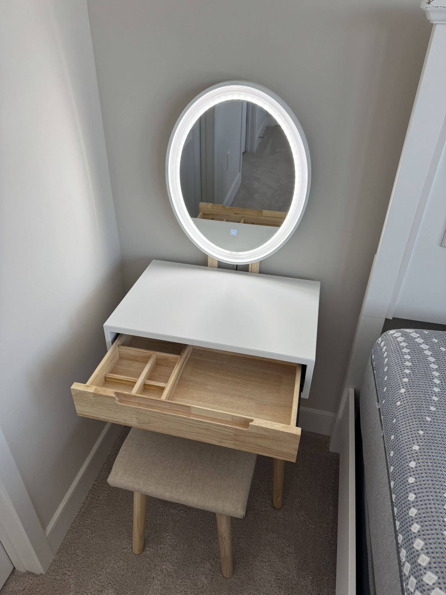 Makeup Vanity Table Set with 3 Modes Adjustable Lighted Mirror Cushioned Stool, Dressing Table for Small Space