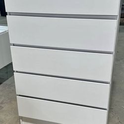 WHITE chest 🤍🤍🤍🤍 For Sale