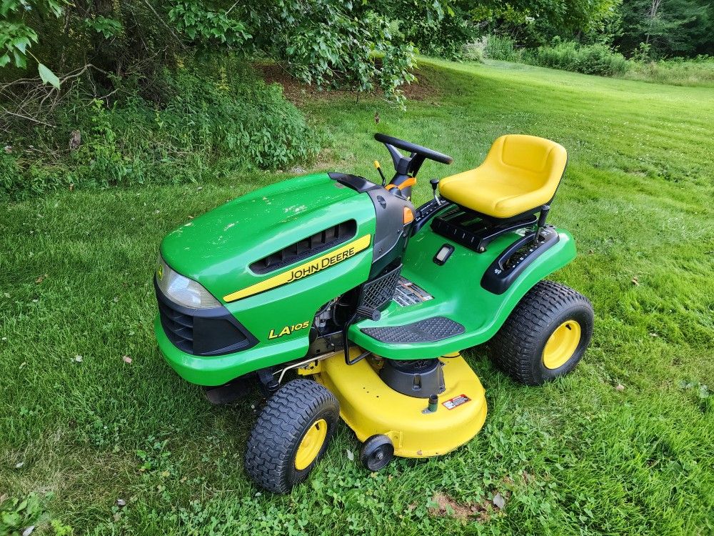 John Deere LA105 Lawn Mower