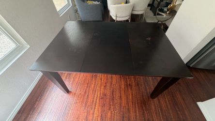 Wooden Dining Table AVAILABLE FOR PICK UP TODAYY!!