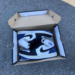 Air Jordan 1 Mid Se Royal Black Toes