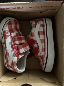 Shoes size 5.0 toddler unisex Vans! A small tote of clothes from 18-3T