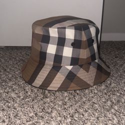 Burberry Bucket Hat Size Large