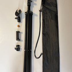 VERY NEW Microphone/phone/camera 3-in-1 Tripod