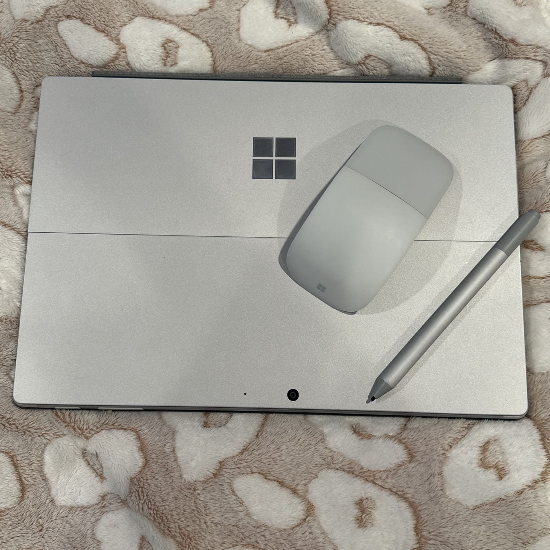 Windows 7 with mouse and pen ( can be sold separately)