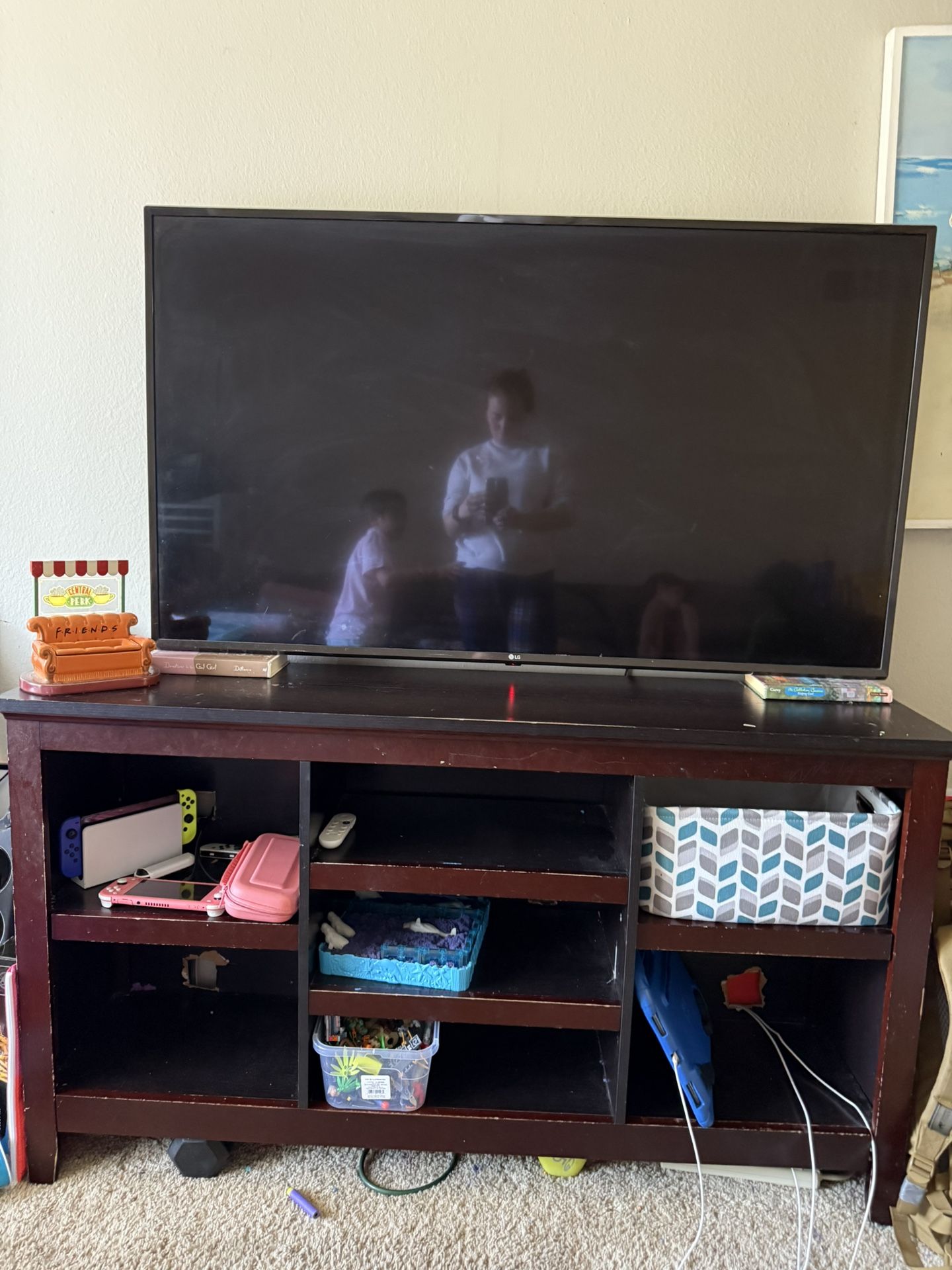 Lg 52in Tv, Entertainment Center, Chromecast