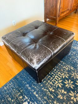 Free storage ottoman