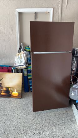 Apartment size refrigerator