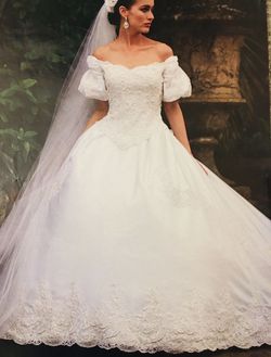 Pre-Owned Ivory Shantung Silk Wedding Dress | Size: 6 | Veil & Ring Pillow Case Included