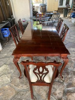 Dining Table & 6 Chairs