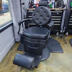Black Vintage-Style Barber Chair