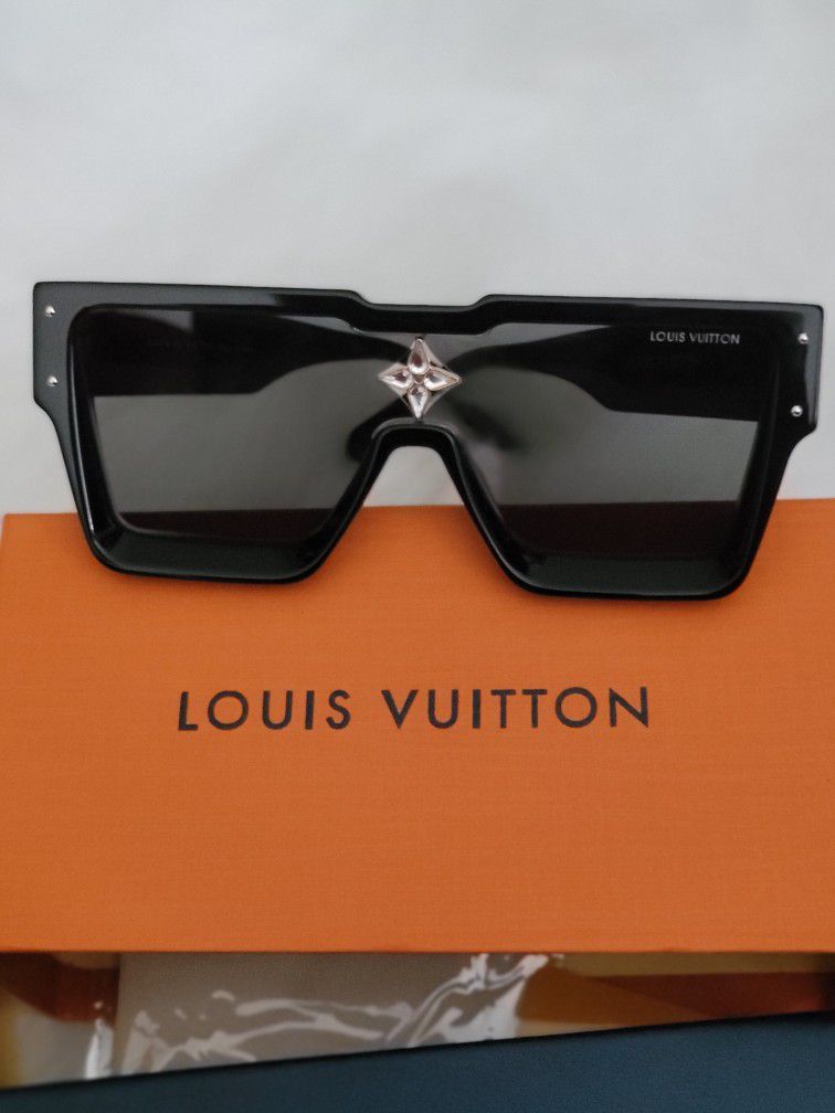 LOUIS VUITTON CYCLONE SUNGLASSES BLACK GOLD CRYSTAL Z1578W for Sale in  Laurel, MD - OfferUp