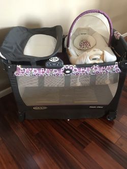 Graco Pack n’ Play Portable Playard with changing station and newborn napper
