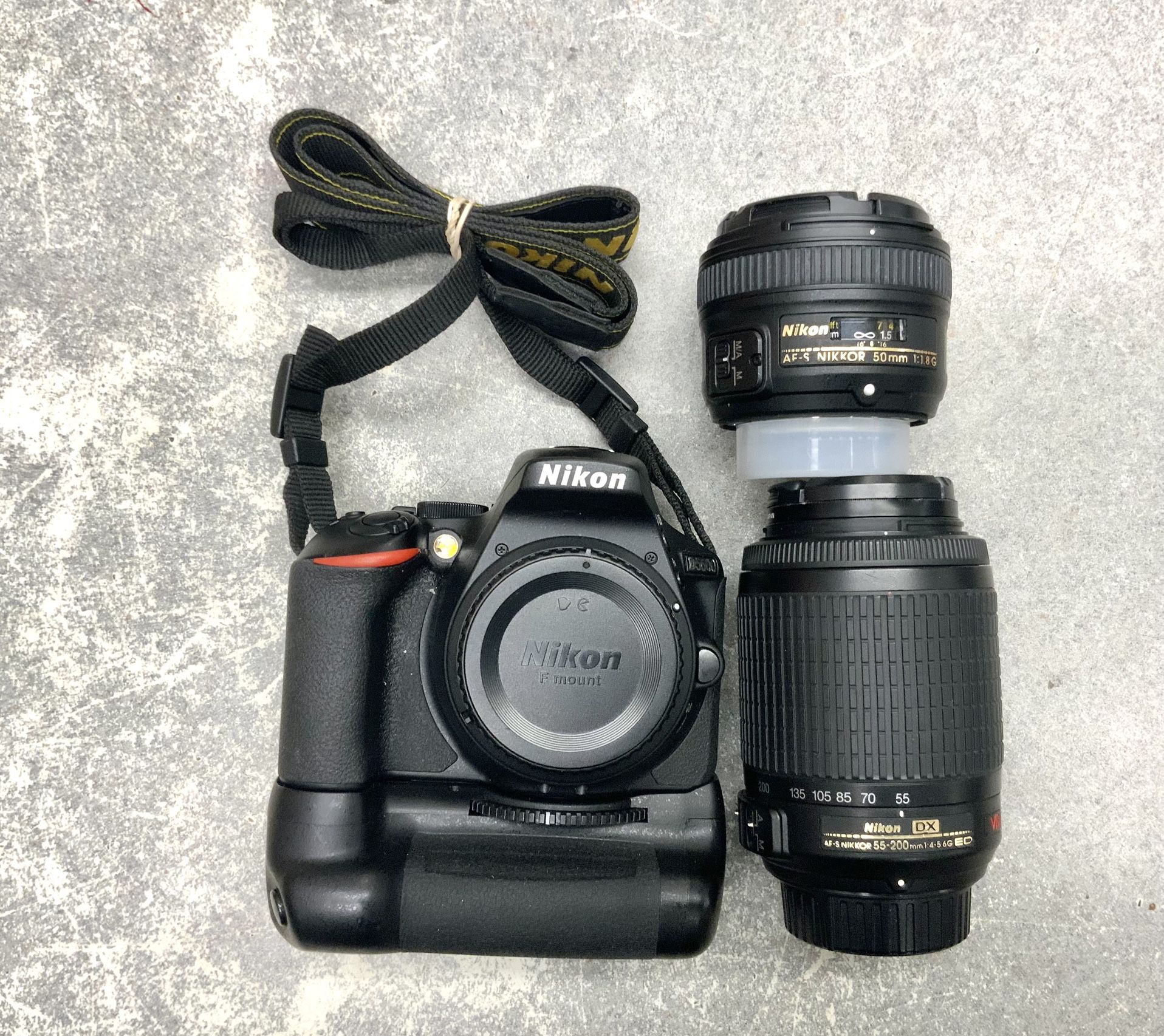 Nikon Digital DSLR Camera D5600 24.2 MP Nikon Af S Nikkor 50mm & Af S 55 200mm Wifi Bluetooth Handheld Cam