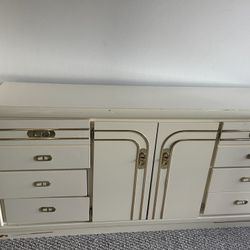 Twin  Size Set  (4 Pieces ) 