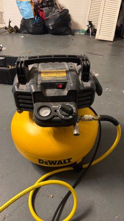 DEWALT 6-Gallon 165 PSI Air Compressor